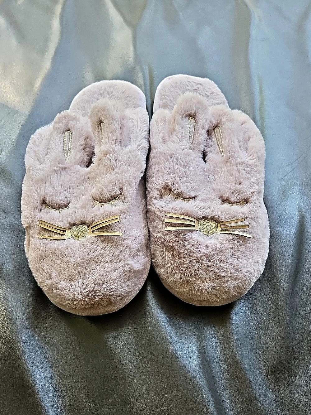 Bunny Slippers Pink Purple US 9 Like New